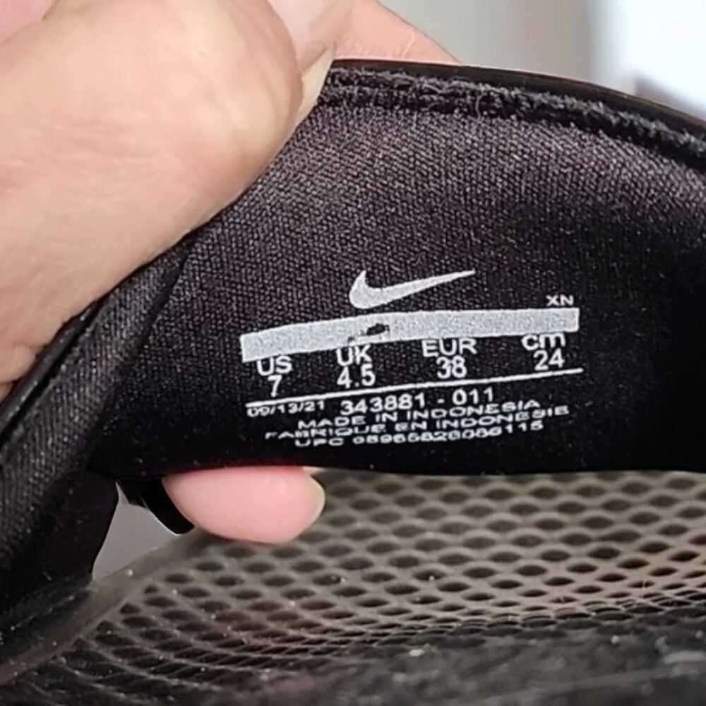 NIKE BENASSI Black Slides Womens 7 Summer Sandals Pool Beach - Picture 8 of 12